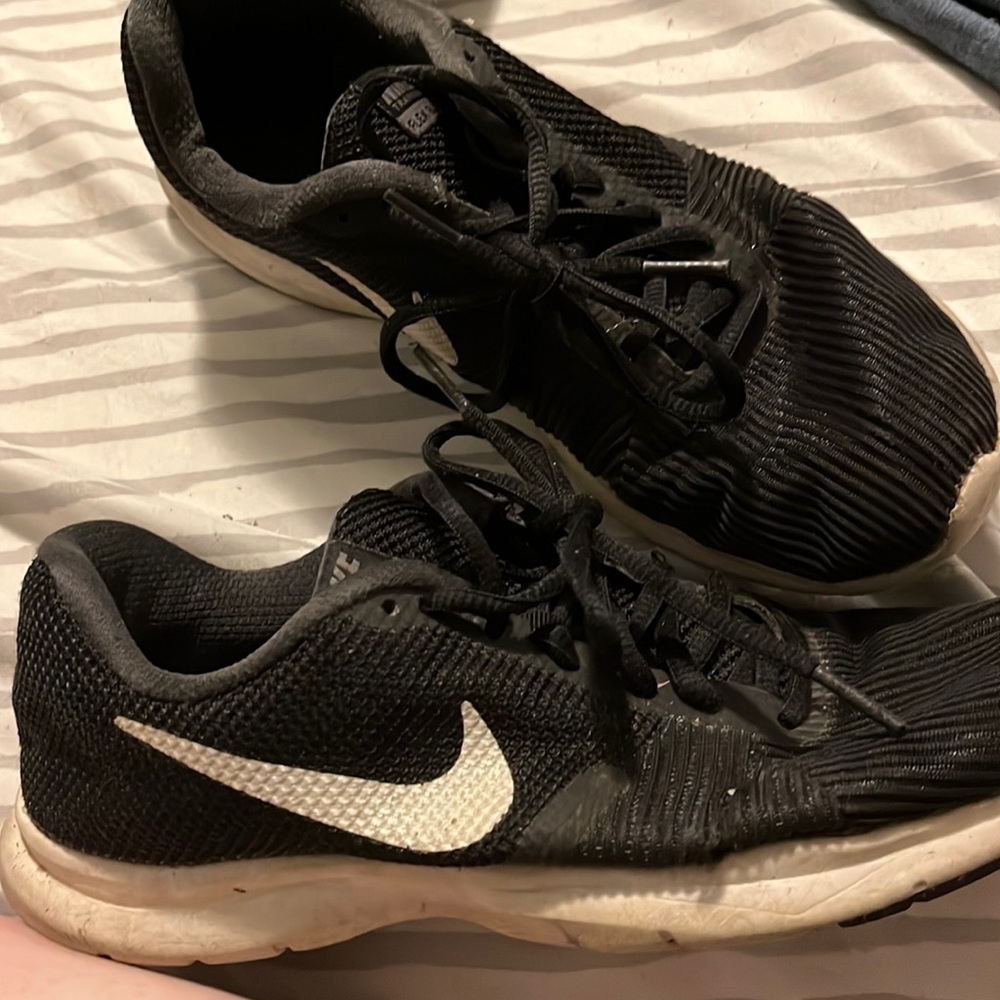 Size 8.5 Nike Shoe